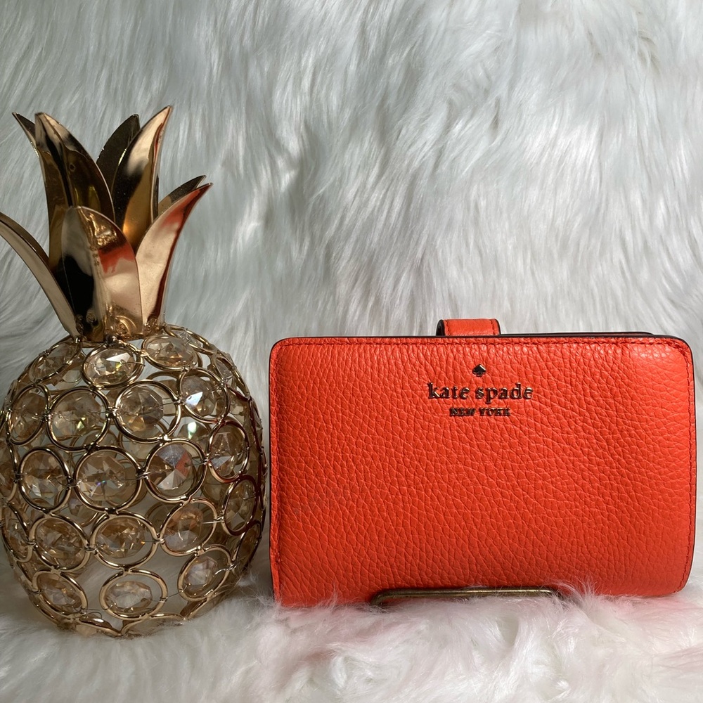 NWOT Kate Spade 🧡 Leila Medium Orange Bi-Fold Wallet in Pebbled Leather